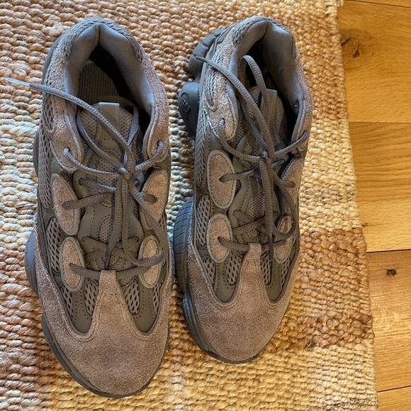 Yeezy 500 Taupe - Picture 2 of 7